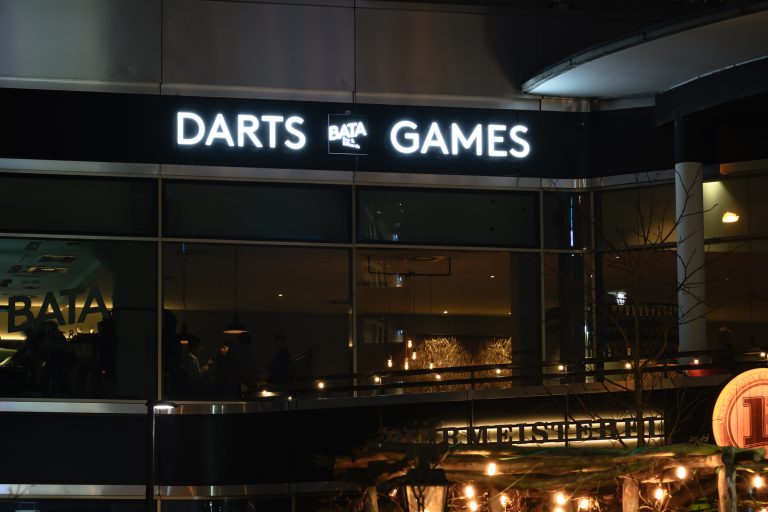 Leuchtbuchstaben für BATA Bar & Billiards – Ein leuchtender Empfang für Nachtleben und Spiel